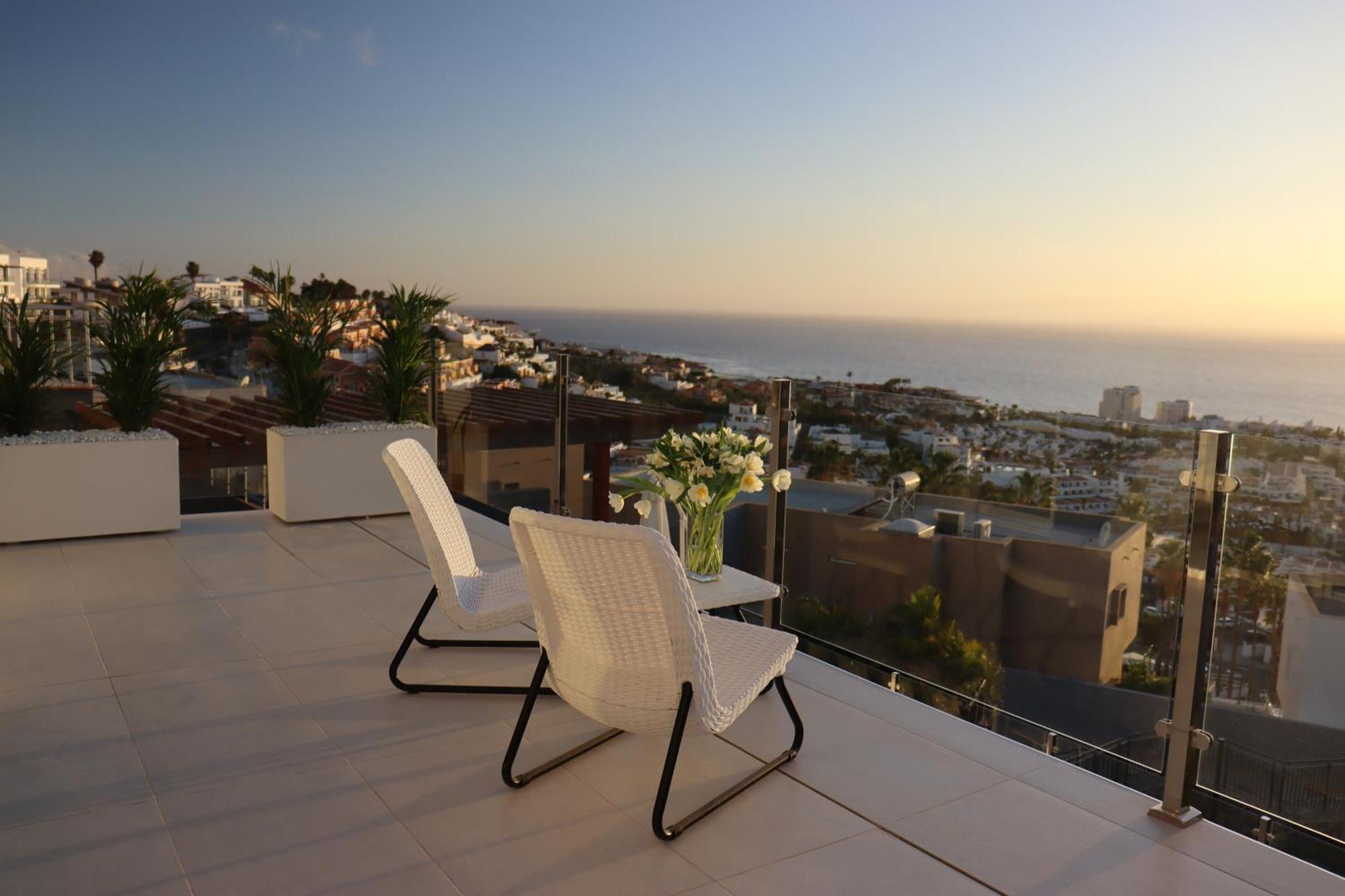 Azure Sky Villa - Panoramic Ocean View, Luxury, San Eugenio Адехе Экстерьер фото