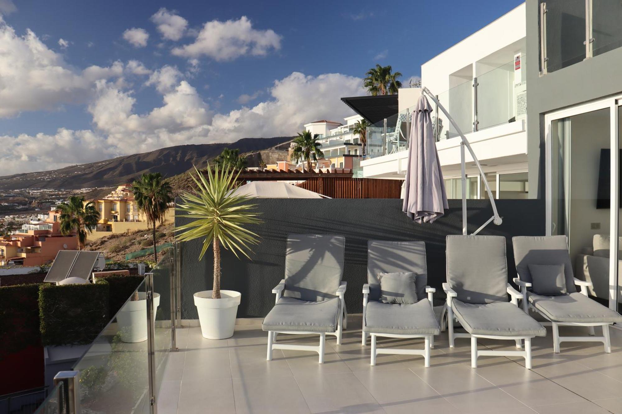 Azure Sky Villa - Panoramic Ocean View, Luxury, San Eugenio Адехе Экстерьер фото